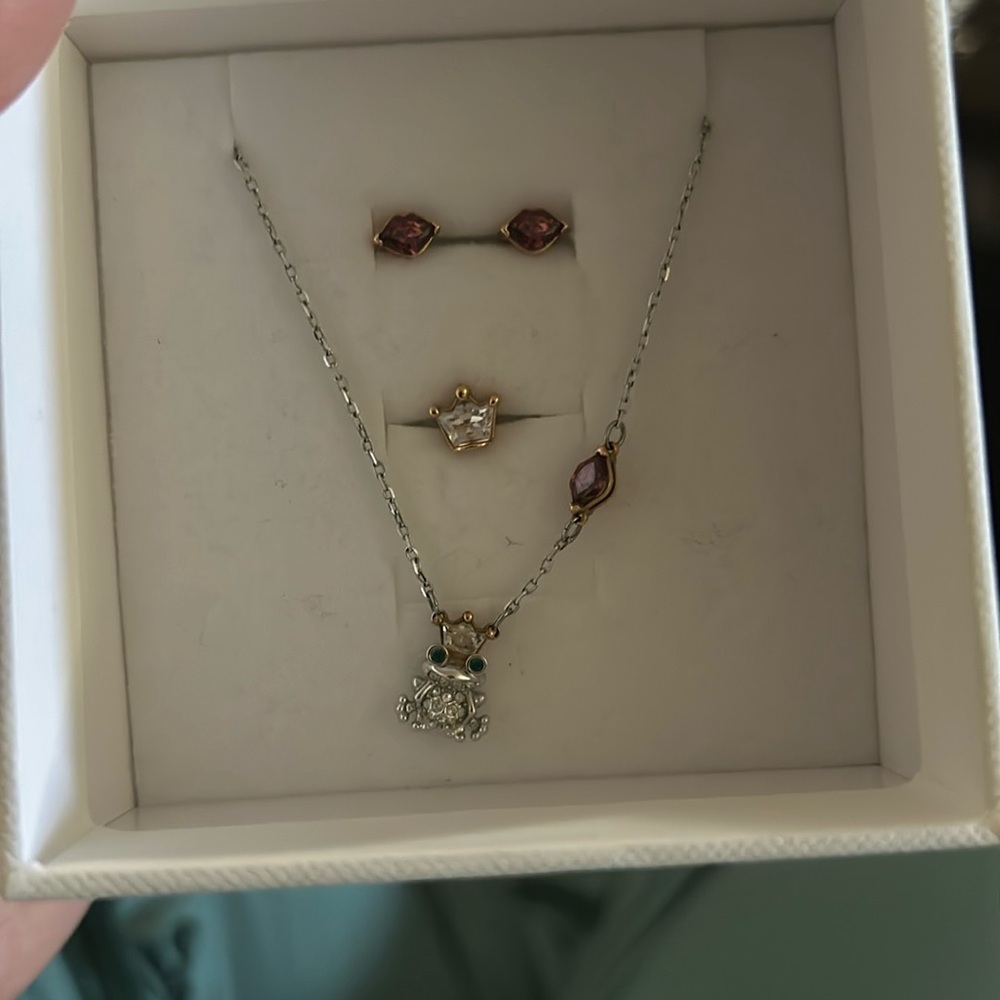 Swarovski 3 stud earring and necklace set